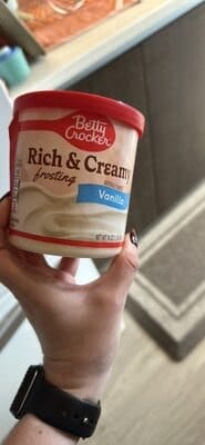 Betty Crocker Frosting packaging