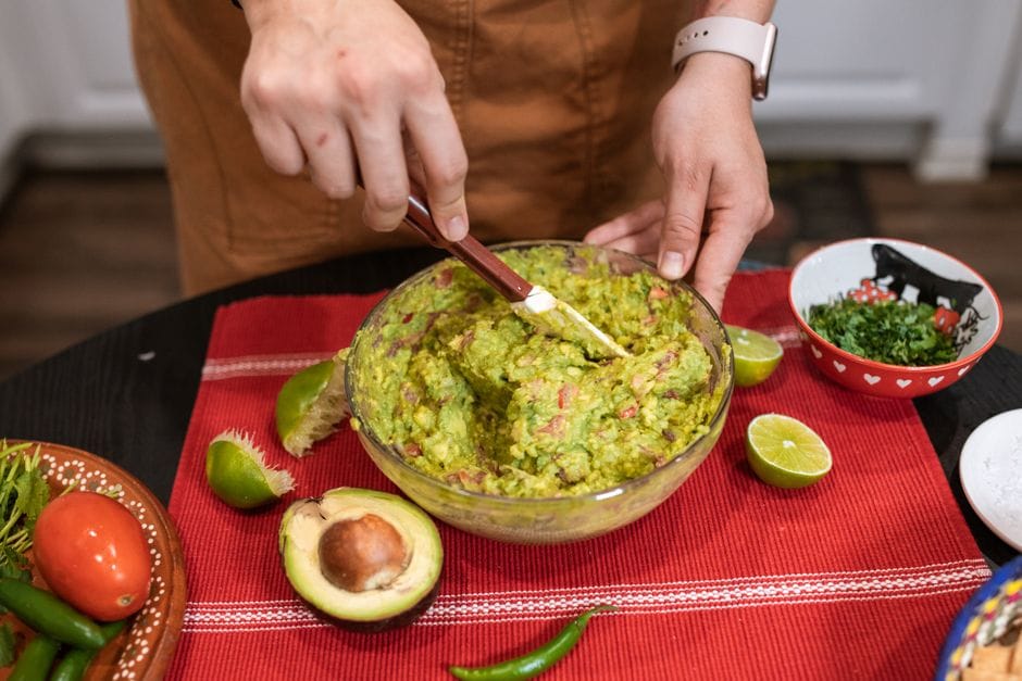 Vegan Guacamole: The Classic Recipe That Never Needs Anything Extra